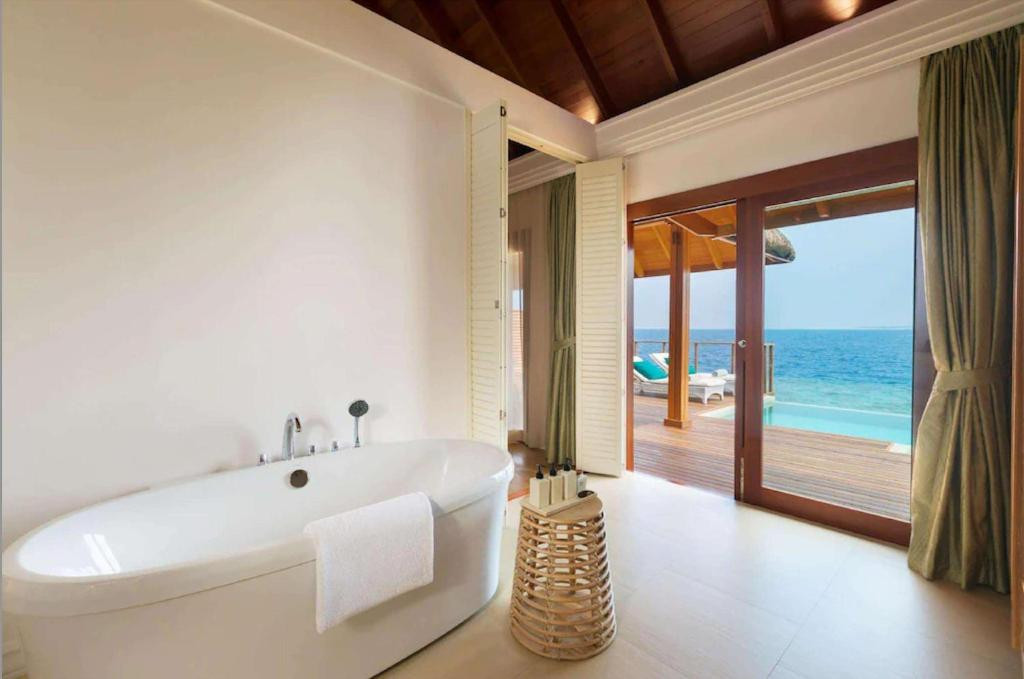 Dusit Thani Maldives 5*