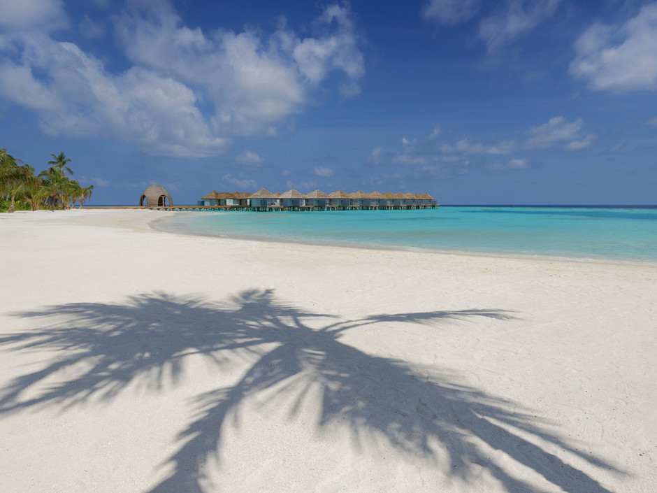 Outrigger Maldives Maafushivaru Resort 5*