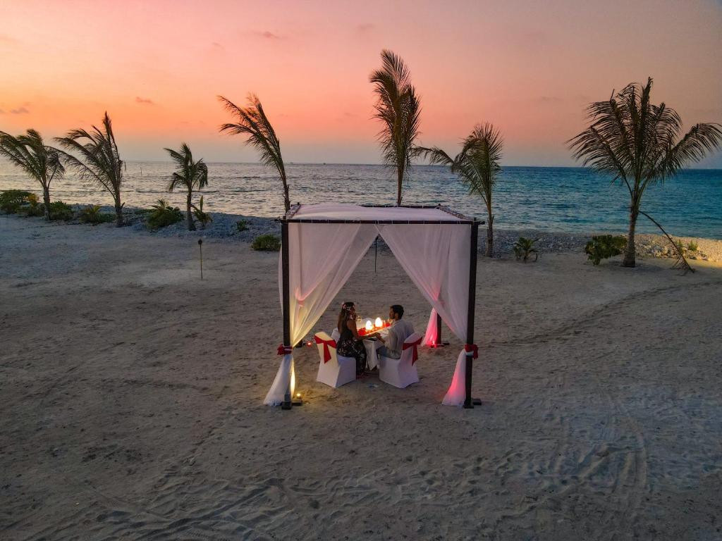 Cinnamon Dhonveli Maldives (Ex. Chaaya Island Dhonveli) 4*