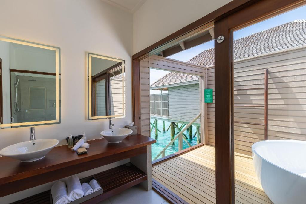 Meeru Island Resort 4*