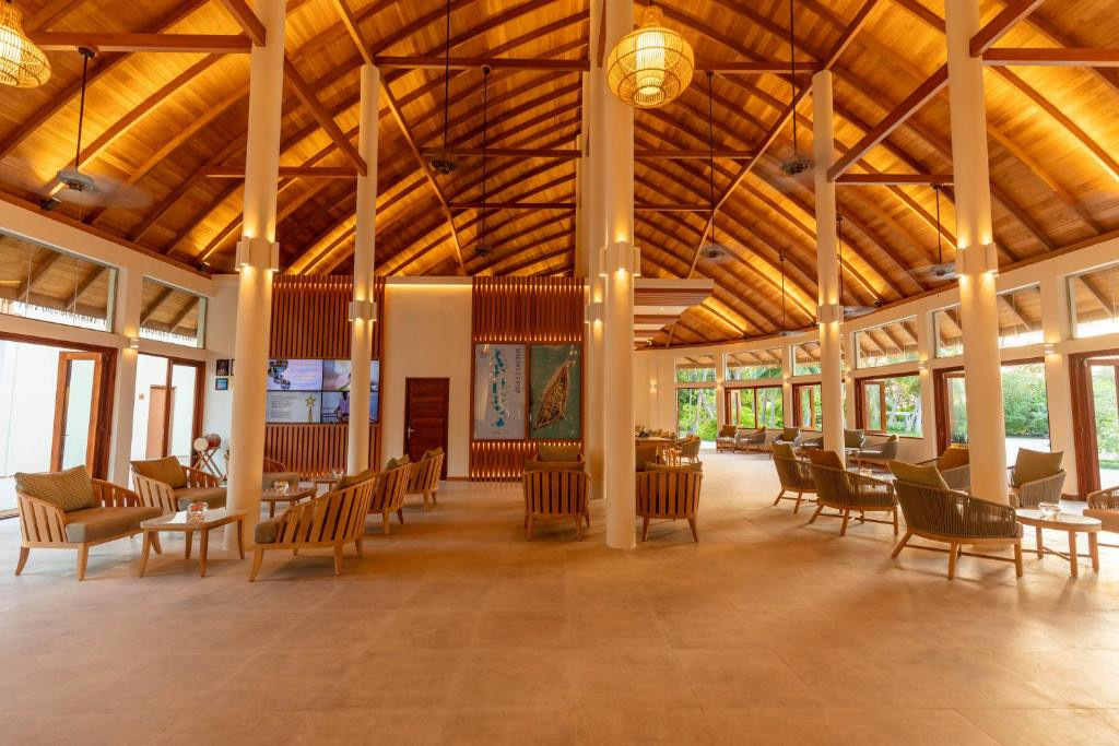 Meeru Island Resort 4*
