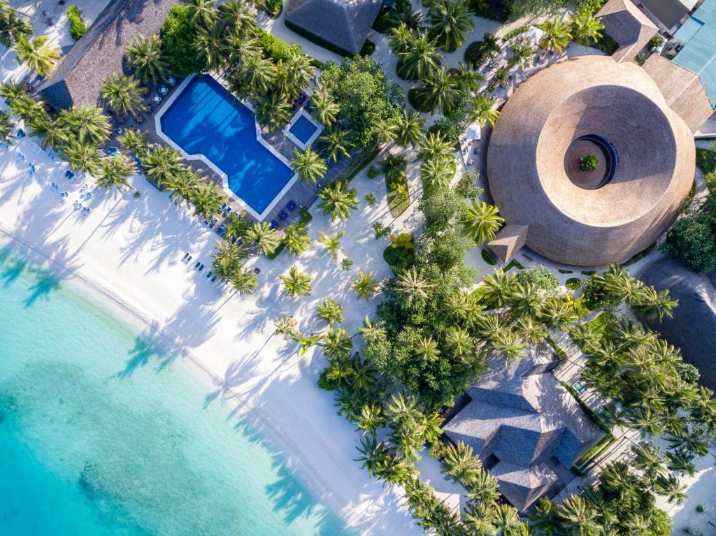 Meeru Island Resort 4*