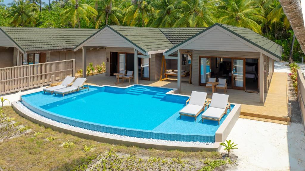 Meeru Island Resort 4*