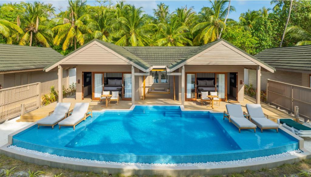Meeru Island Resort 4*