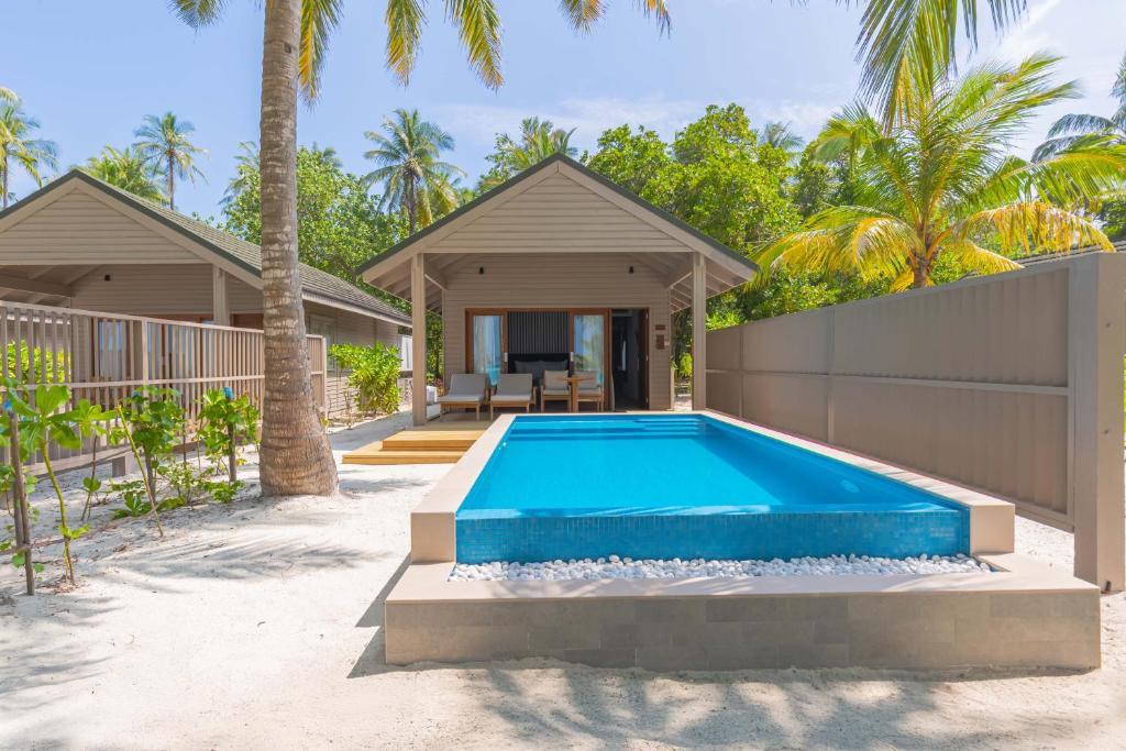 Meeru Island Resort 4*