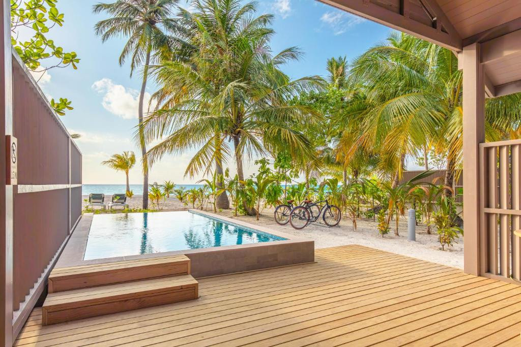 Meeru Island Resort 4*