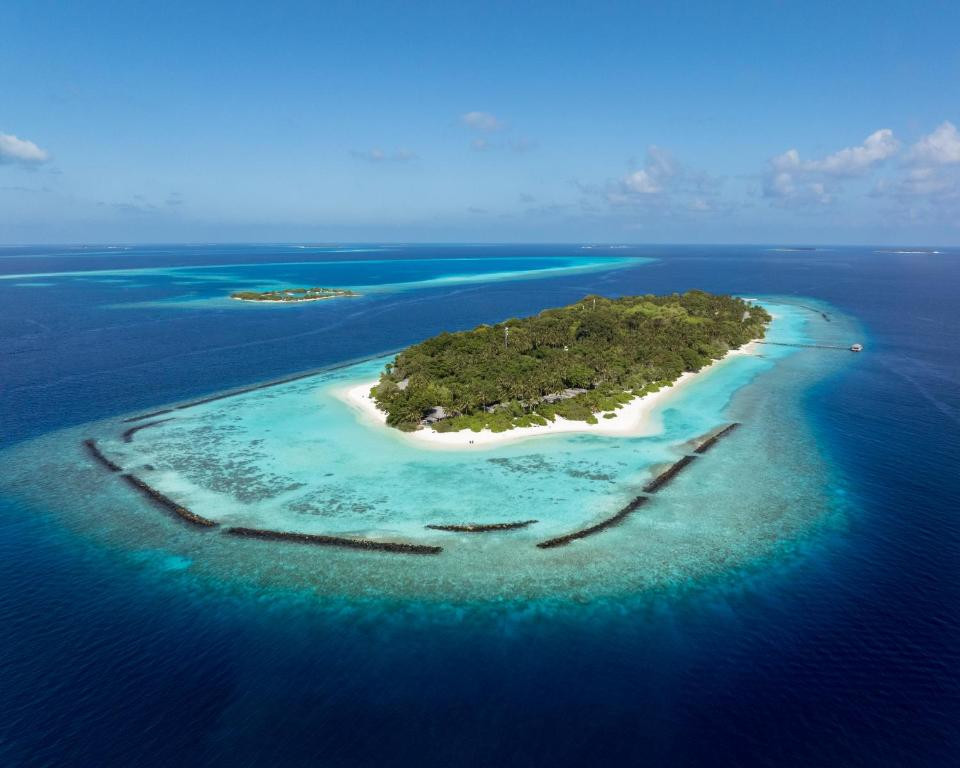 Royal Island Resort & Spa 5*