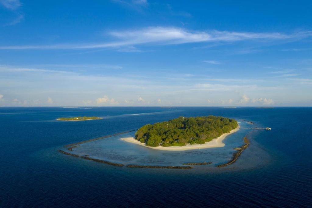 Royal Island Resort & Spa 5*