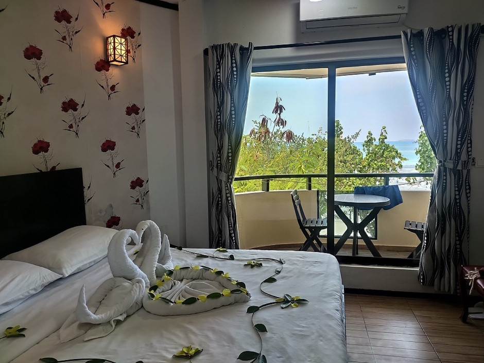 Crown Beach Hotel Maldives 4*