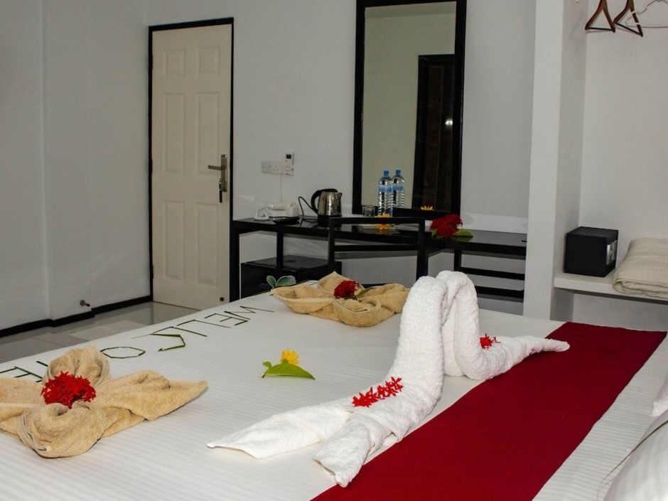 Crown Beach Hotel Maldives 4*