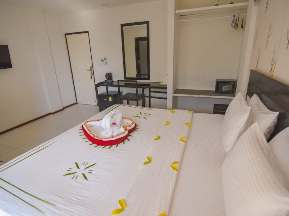Crown Beach Hotel Maldives 4*