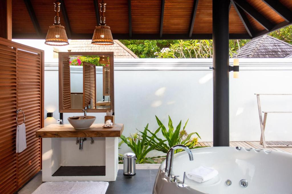 Ja Manafaru Deluxe 5*