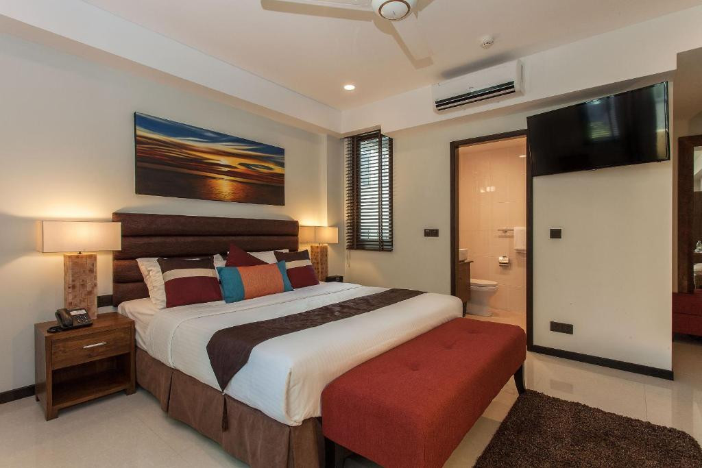 Somerset Hotel 4*