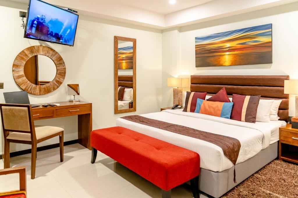 Somerset Hotel 4*