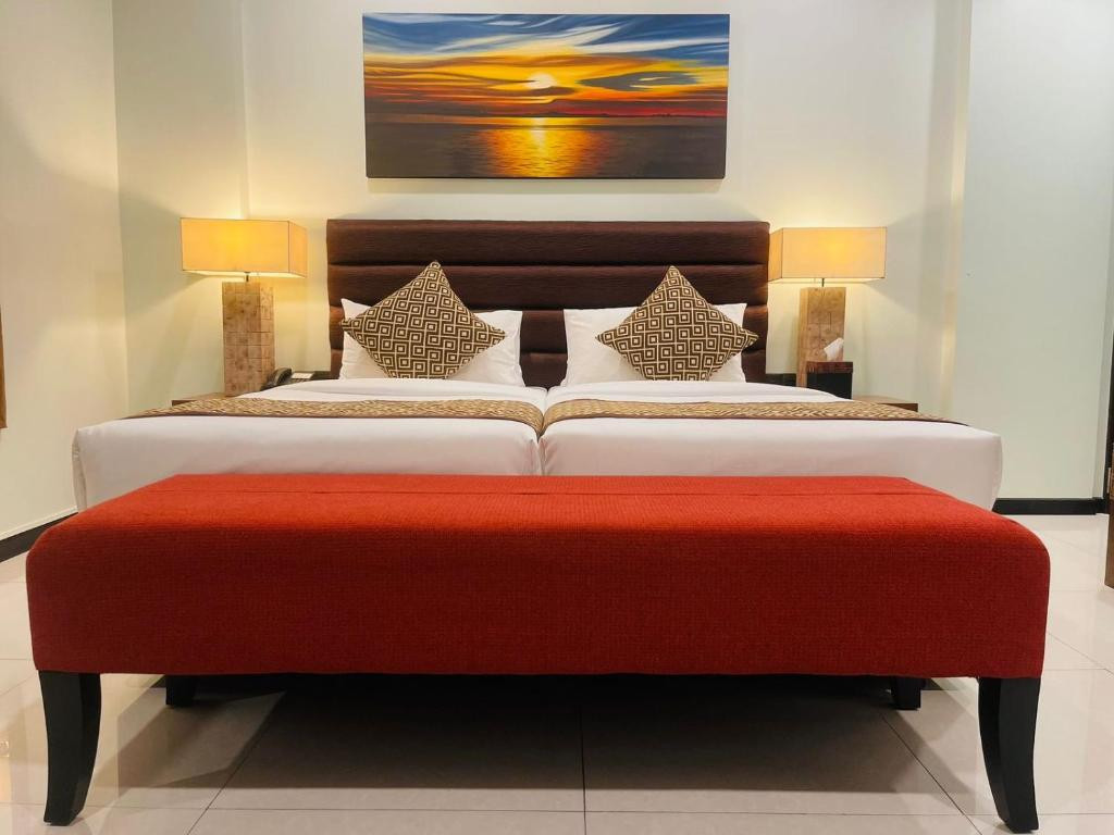 Somerset Hotel 4*
