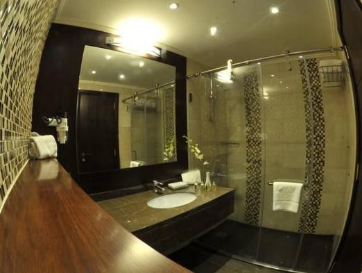 Lancaster Hotel 5*