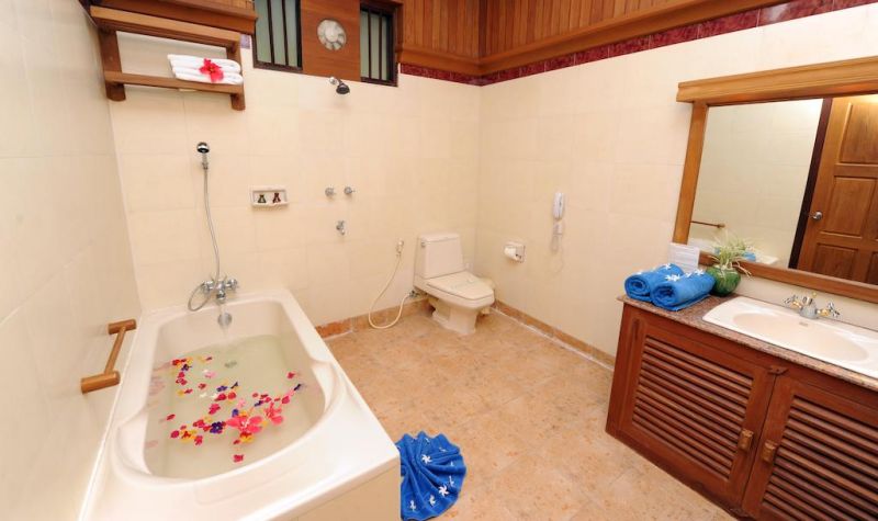 Thande Beach Hotel 3*