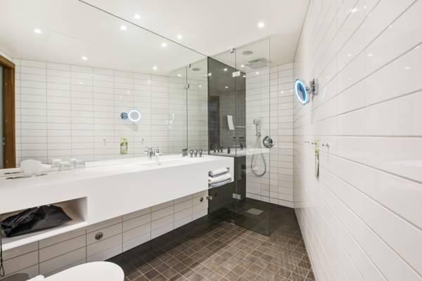 Clarion Hotel The Edge 4*