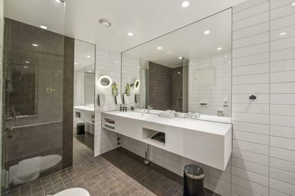 Clarion Hotel The Edge 4*