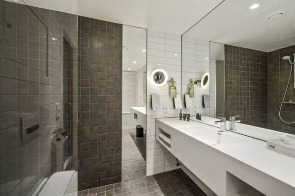Clarion Hotel The Edge 4*