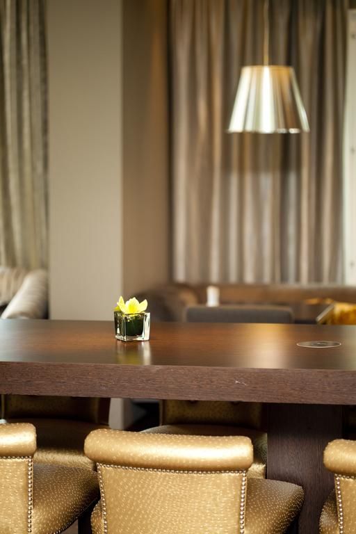 Clarion Collection Tapto 4*