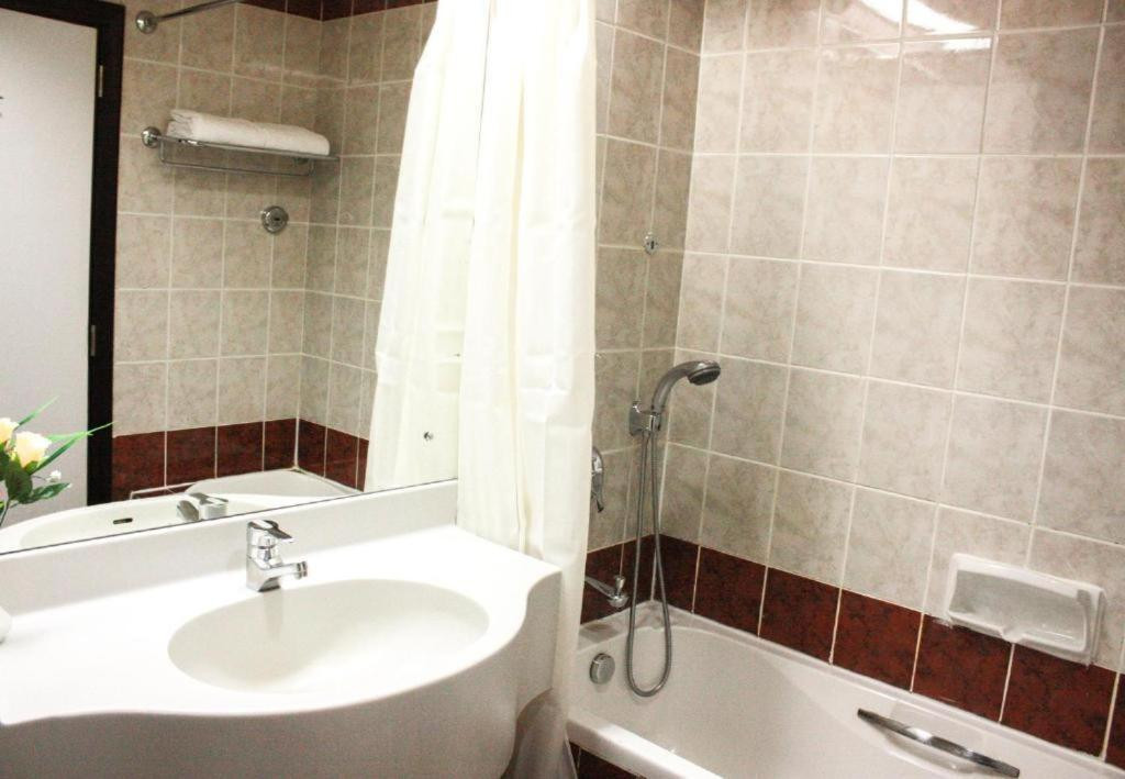 Knight Armour Hotel (Ex. Mayfair Hotel) 4*