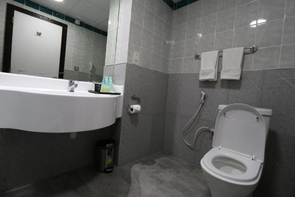 Knight Armour Hotel (Ex. Mayfair Hotel) 4*