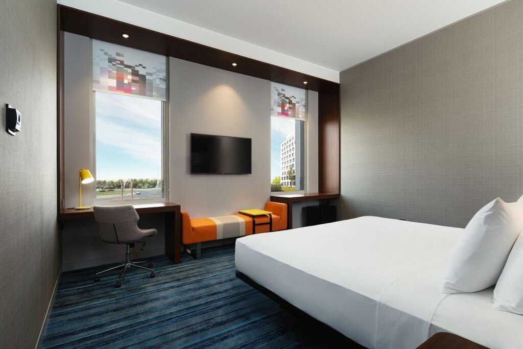 Aloft Dubai South 4*