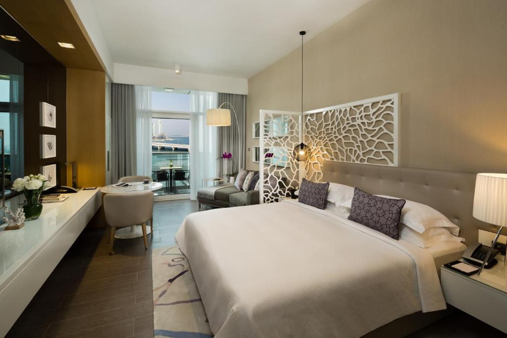 Beach Rotana Residences 5*