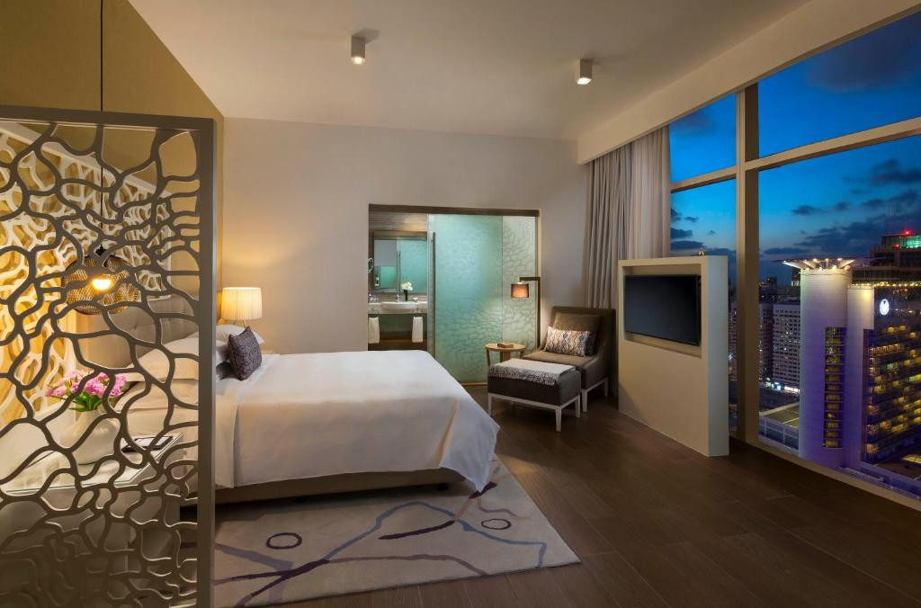 Beach Rotana Residences 5*