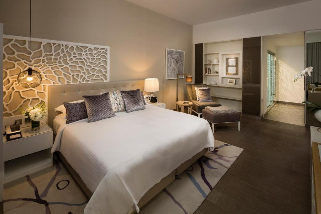 Beach Rotana Residences 5*