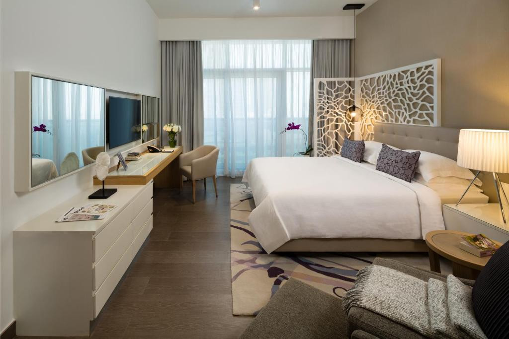 Beach Rotana Residences 5*
