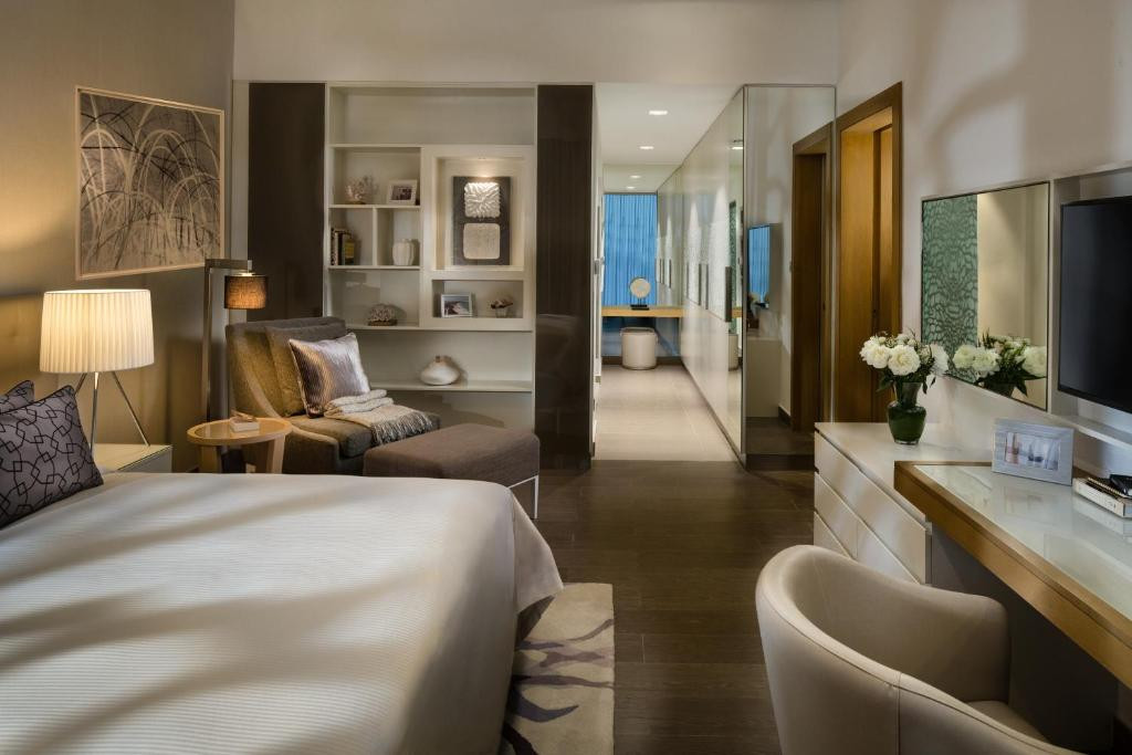 Beach Rotana Residences 5*