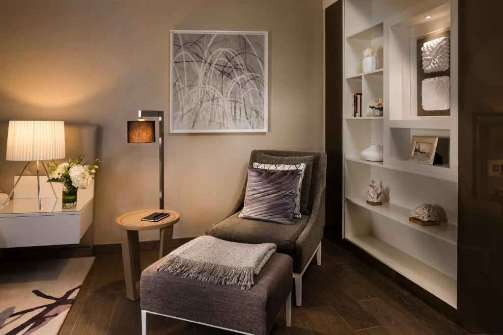 Beach Rotana Residences 5*