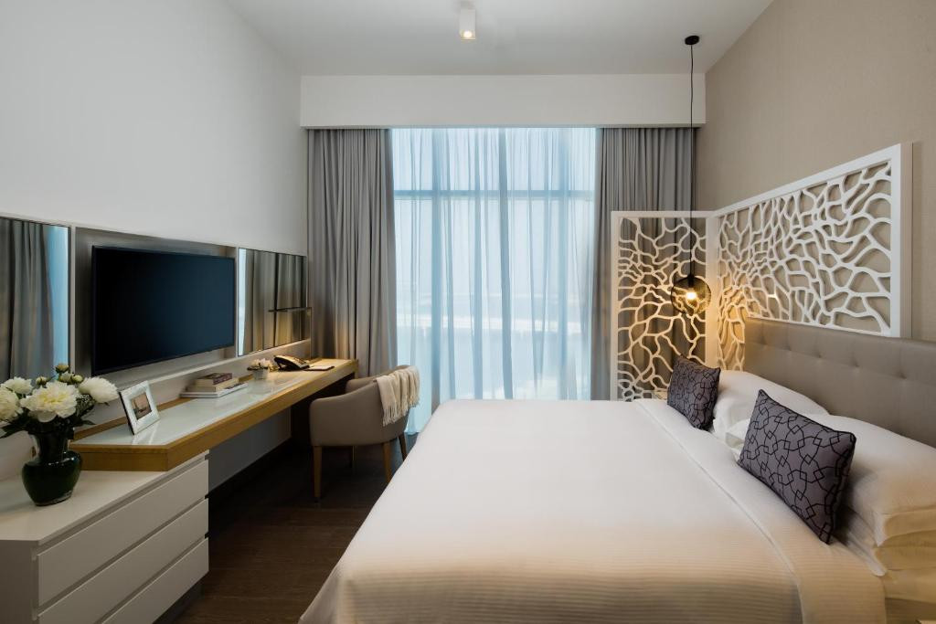 Beach Rotana Residences 5*