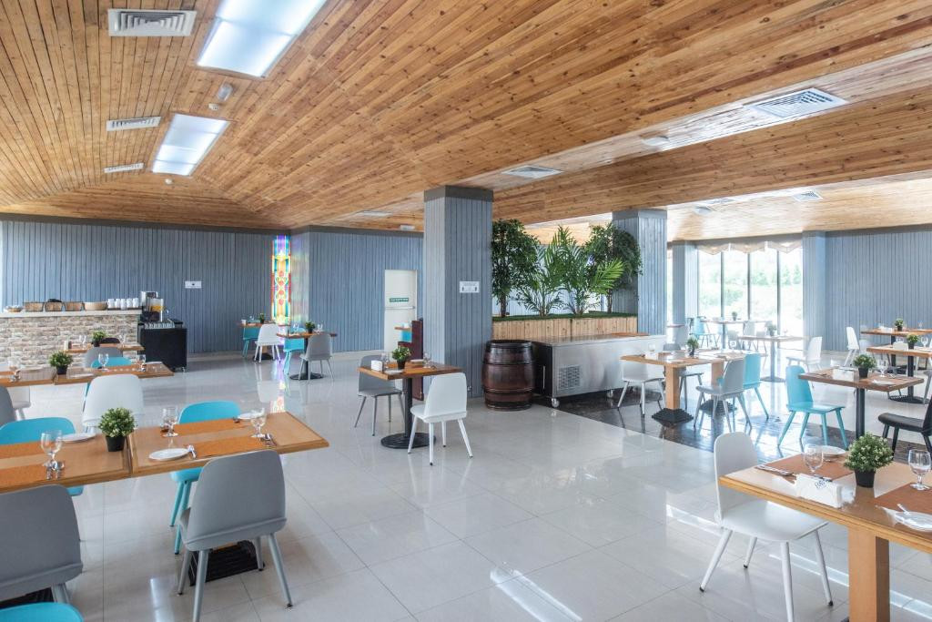 Bm Beach Hotel 4*