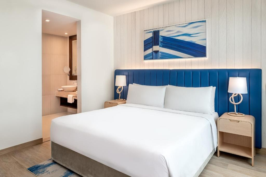Crowne Plaza Abu Dhabi Yas Island 5*