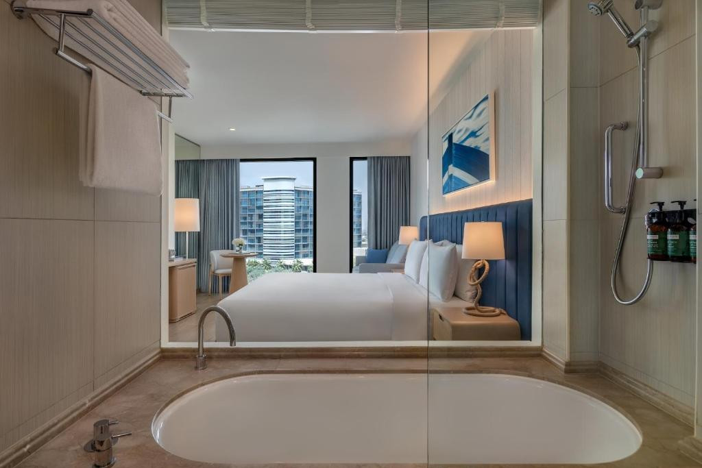 Crowne Plaza Abu Dhabi Yas Island 5*