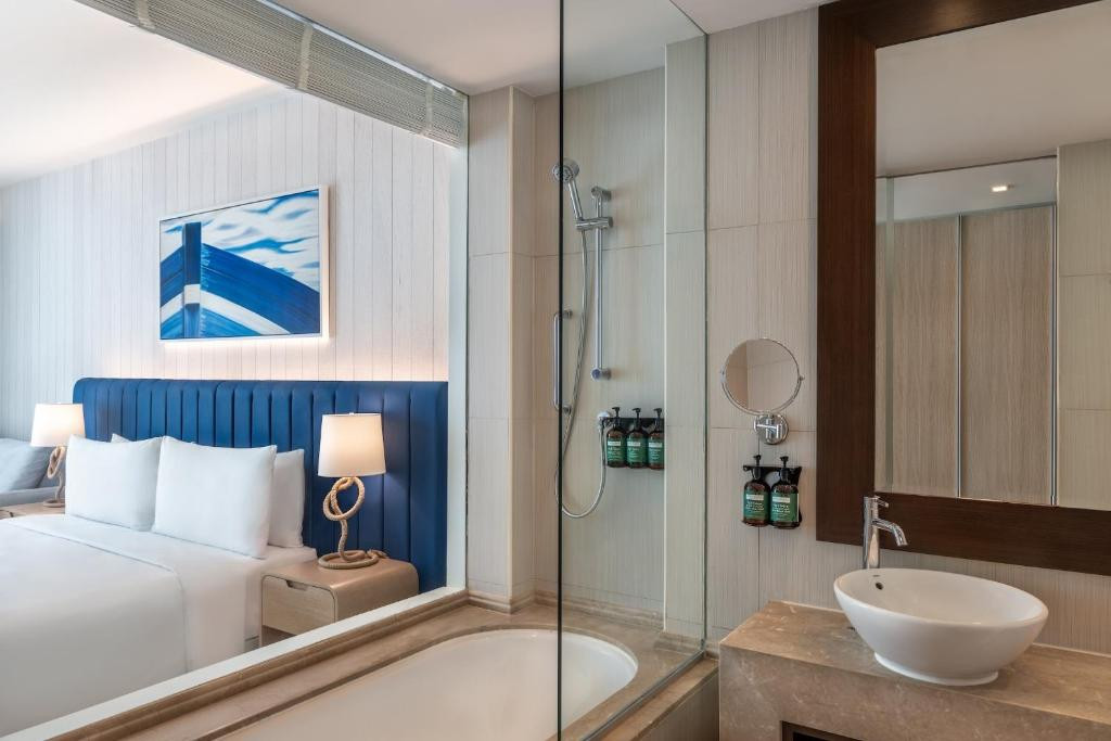Crowne Plaza Abu Dhabi Yas Island 5*