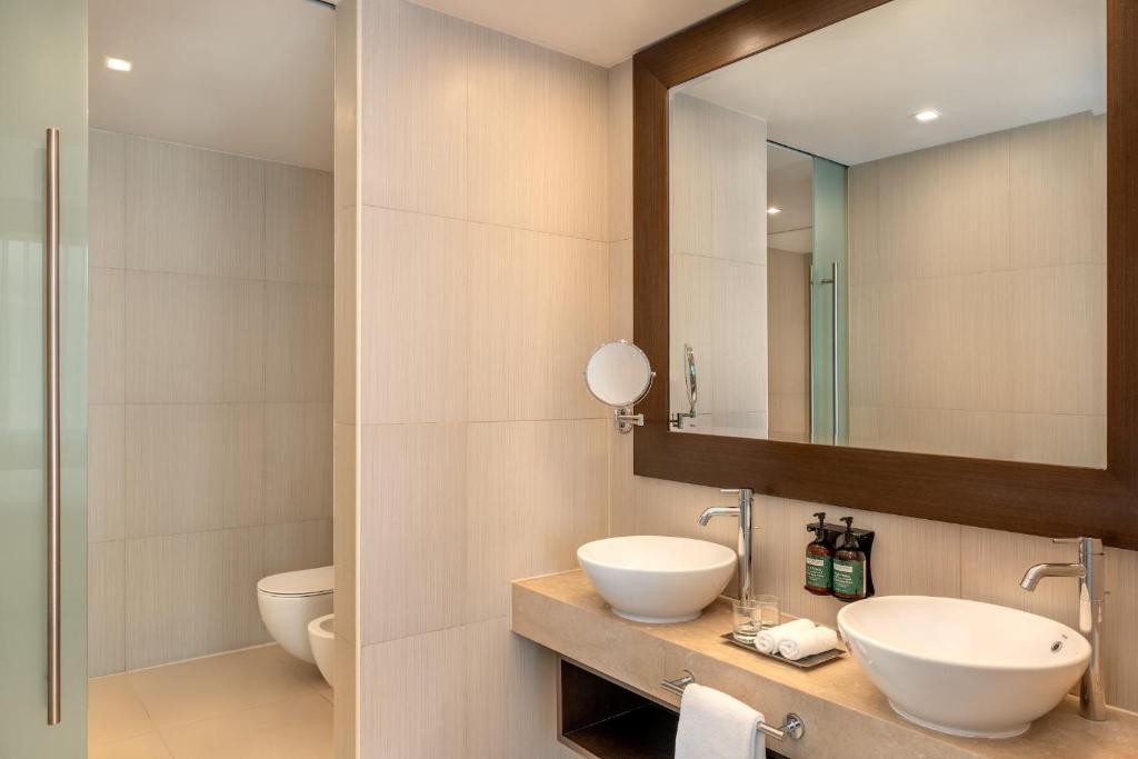 Crowne Plaza Abu Dhabi Yas Island 5*