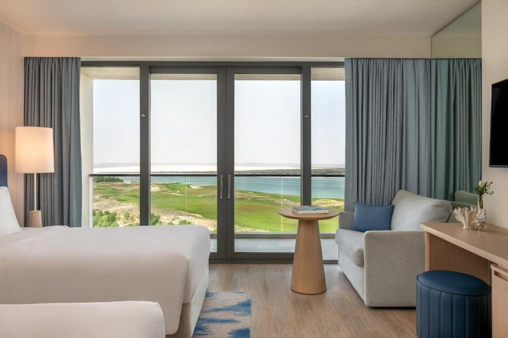 Crowne Plaza Abu Dhabi Yas Island 5*