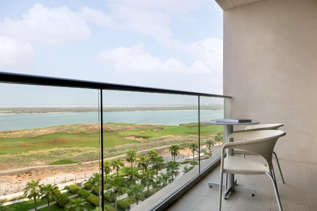 Crowne Plaza Abu Dhabi Yas Island 5*