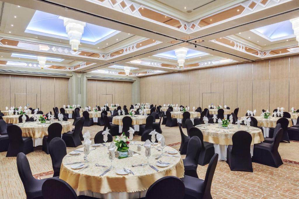 Millennium Plaza Downtown (Ex. Crowne Plaza Dubai Sheikh Zayed Road) 5*