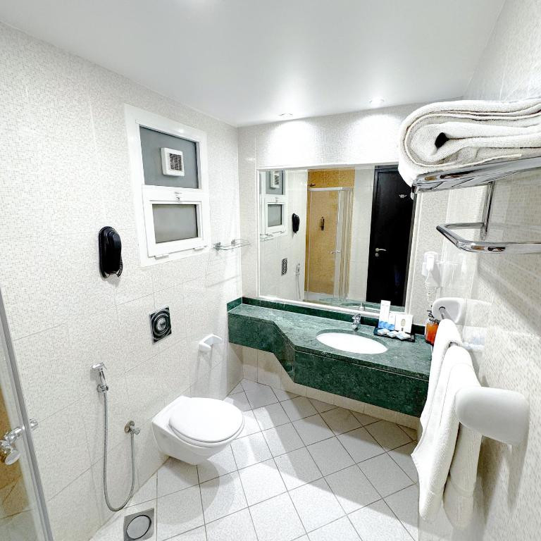 Emirates Grand Hotel 4*