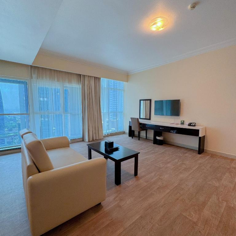 Emirates Grand Hotel 4*