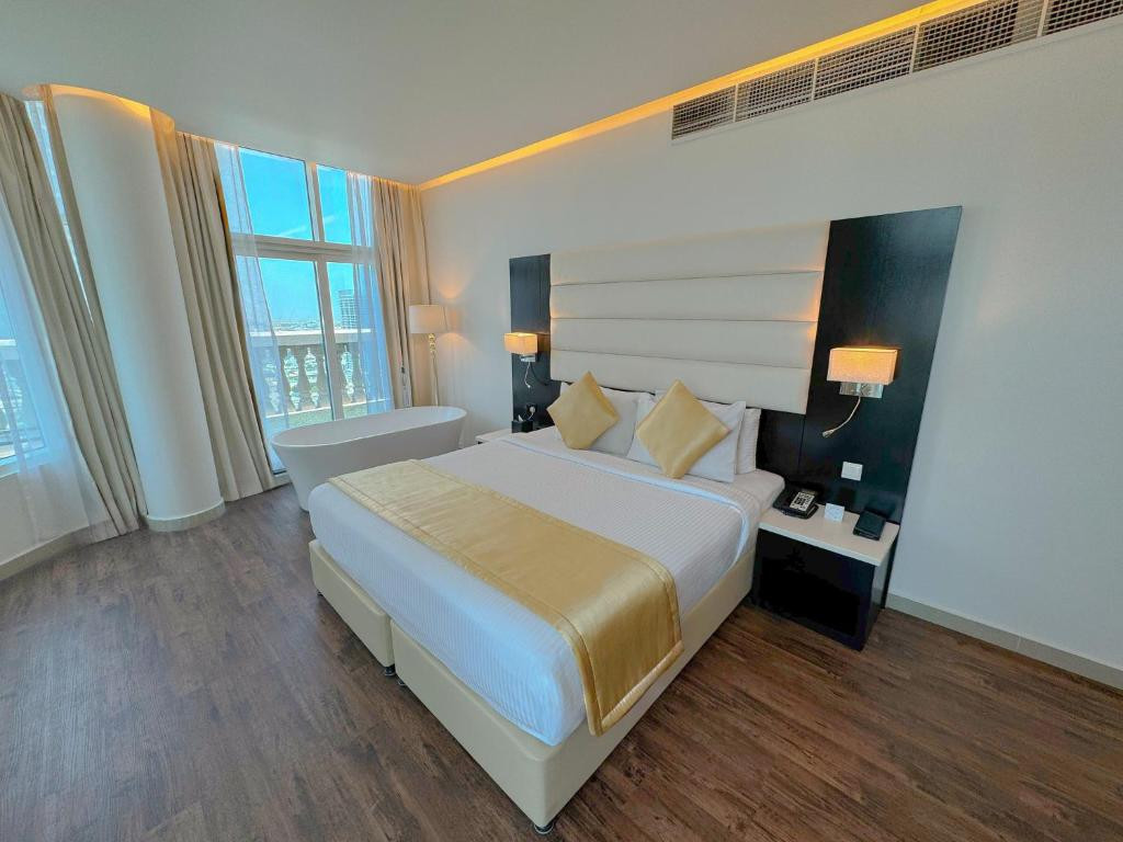 Emirates Grand Hotel 4*