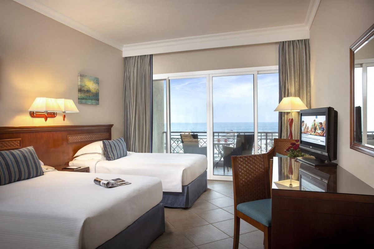 Fujairah Rotana Resort & Spa Al Aqah Beach 5*