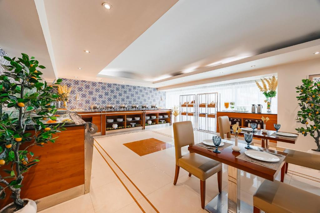 Golden Sands 3 Hotel Apartments 3*