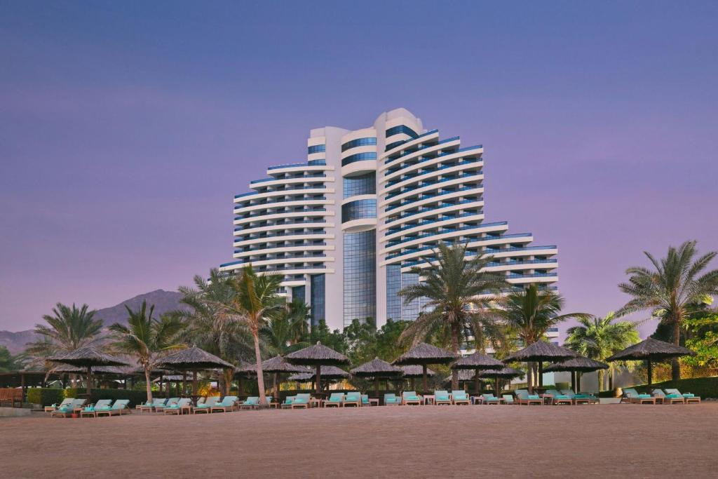 Le Meridien Al Aqah Beach Resort 5*