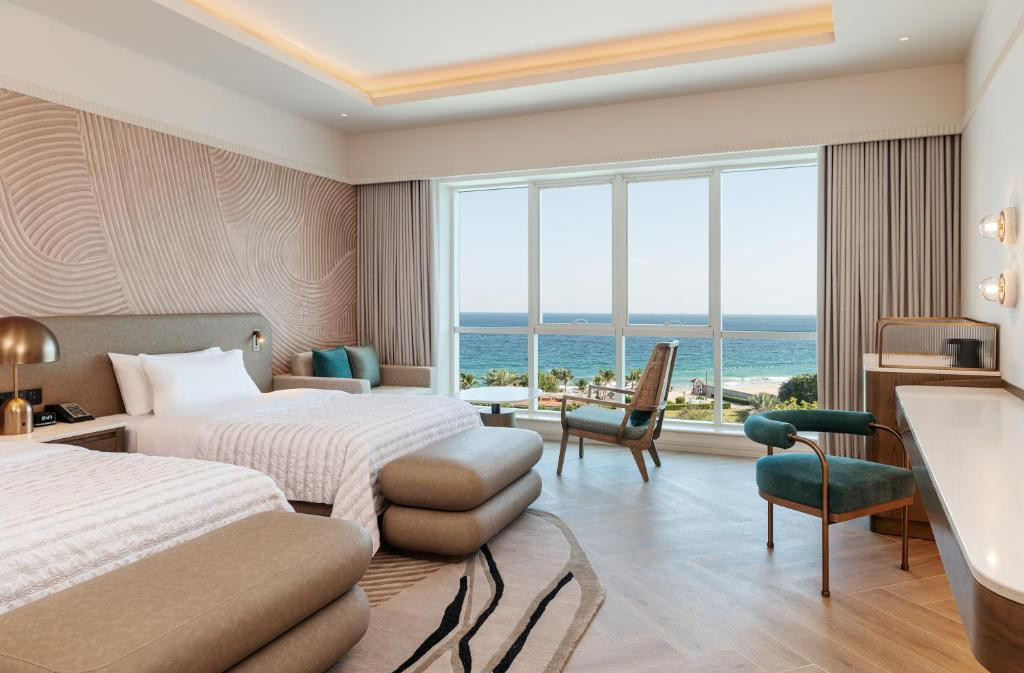 Le Meridien Al Aqah Beach Resort 5*